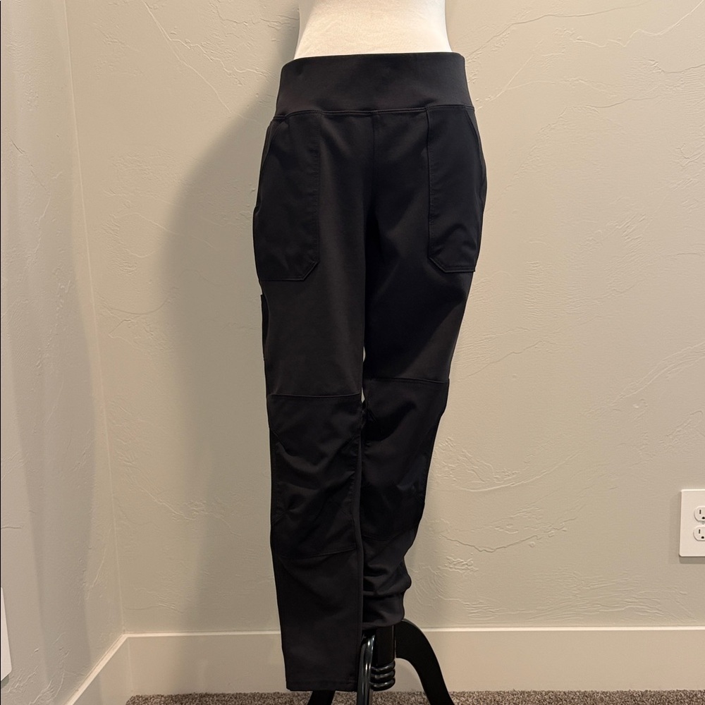 Ladies Carhartt force flex pants.